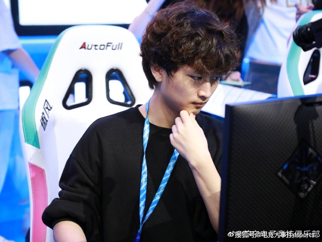 德罗巴在RNG比赛中挺进下一轮,败北引发热议!的简单介绍 德罗巴在RNG比赛中挺进下一轮,败北引发热议!的简单介绍