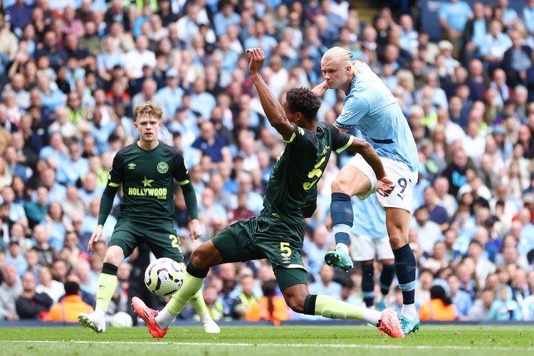  哈兰德在快船比赛中大胜，突破纪录引发热议！